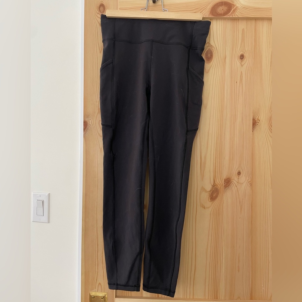 Lululemon Wunder Under 28” Pocket Leggings size 8